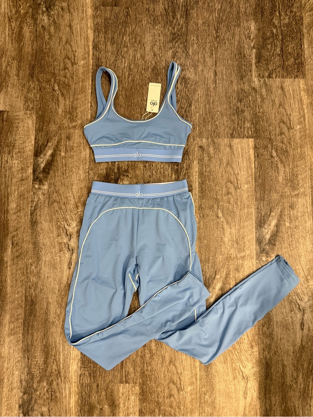 ALO Yoga Light Blue Piped Sports Bra & Leggings Set